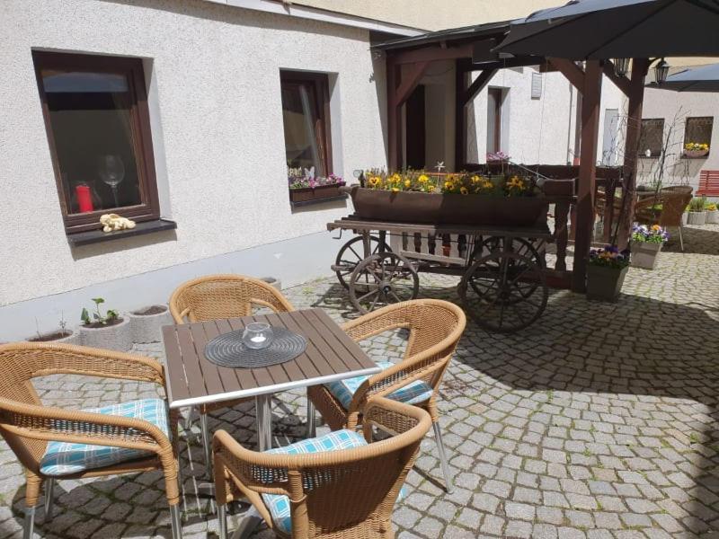 Hotel Goldener Löwe Zeulenroda-Triebes Exterior foto